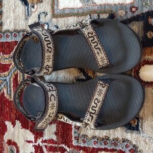 Snake print Teva
